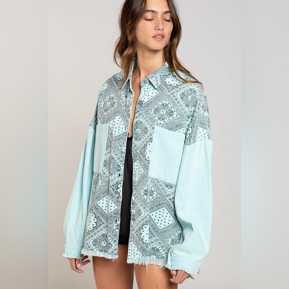 #210 Pol FIRM CLOSEOUT 🌸Beautiful Shacket  with Star ⭐️ embroidered on back - Picture 3 of 4